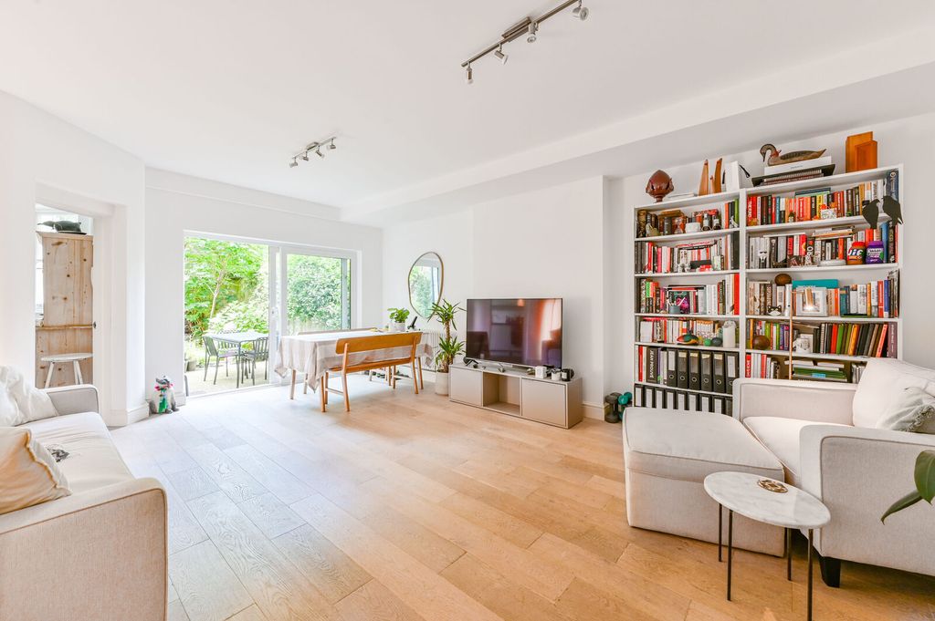 Property photo 2 of 9