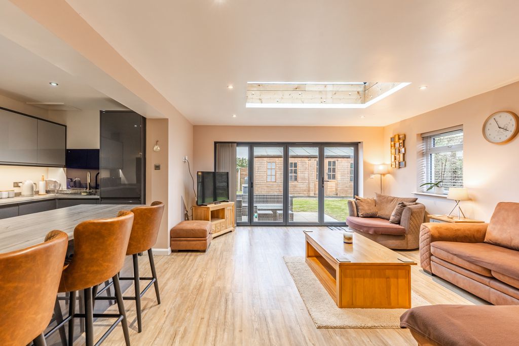 Property photo 1 of 25