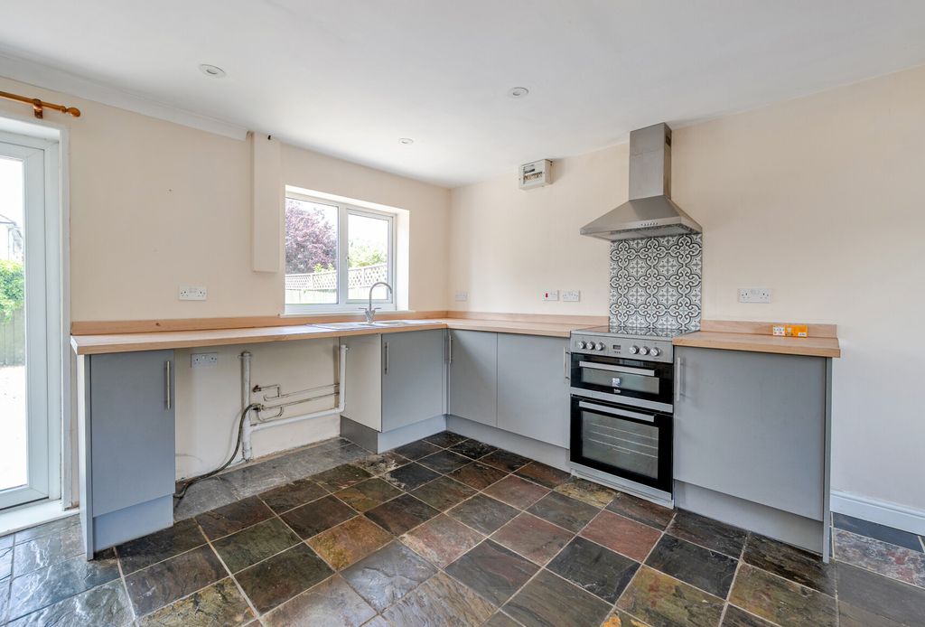 Property photo 3 of 22 1306170-20-68498d...