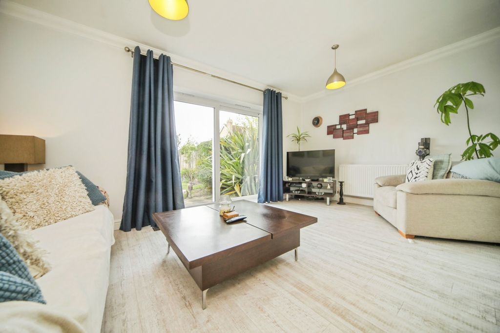 Property photo 3 of 18 Pbox-Img.Jpg