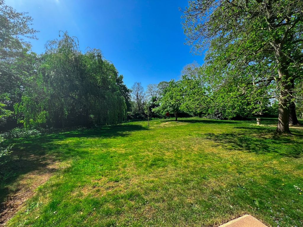 Additional image 43 of 2 bed flat for saleMolesey Park Road, East Molesey KT8