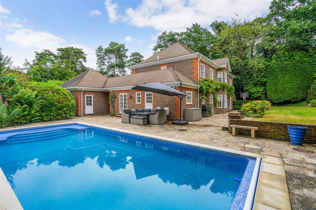 Property photo 1 of 27