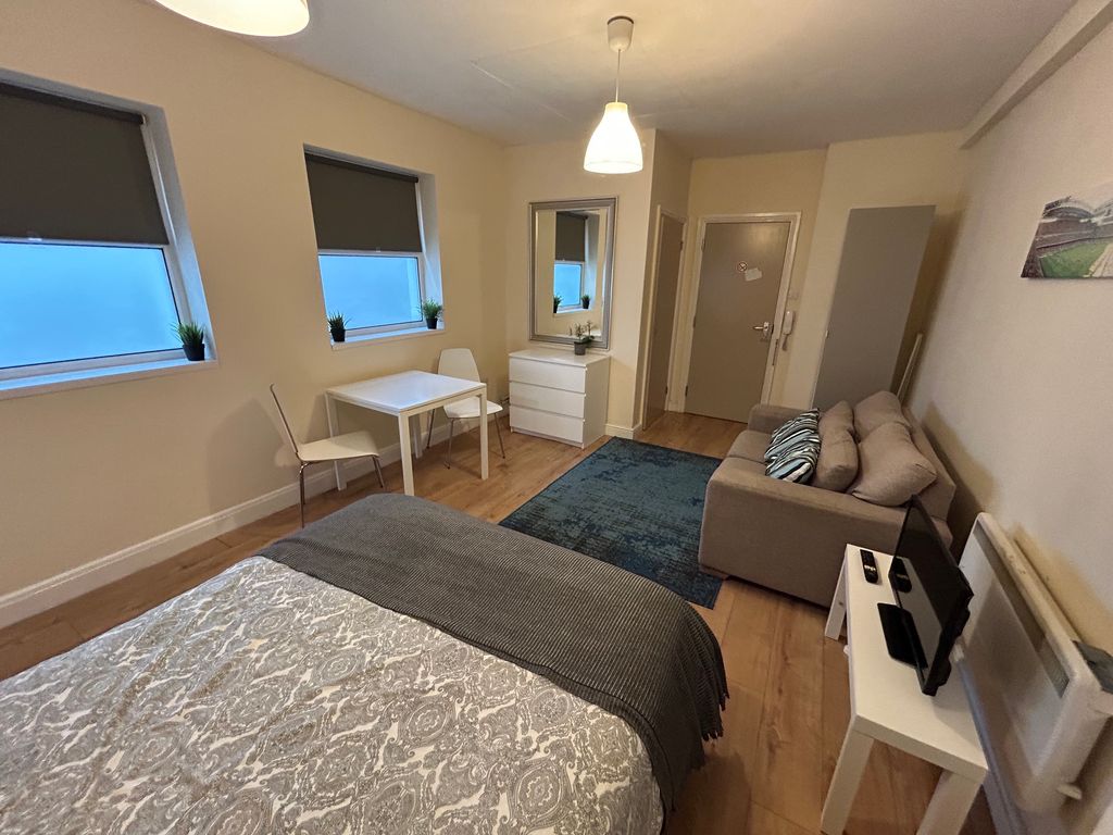 Property photo 1 of 8 01