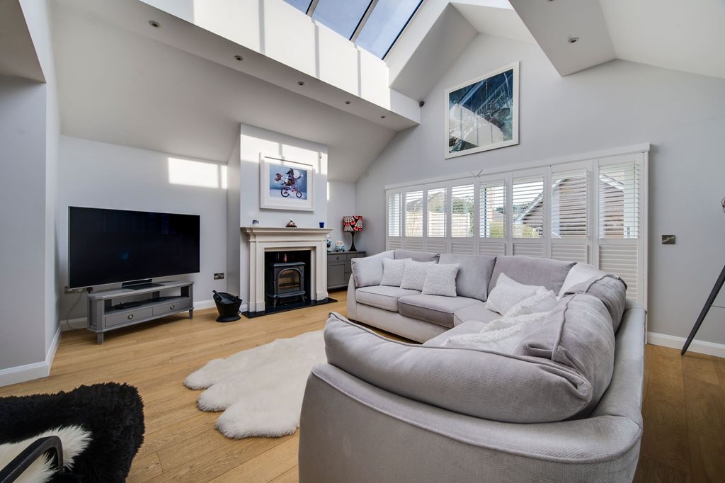 Property photo 3 of 37