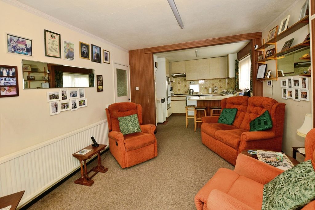 Property photo 3 of 17 Photo