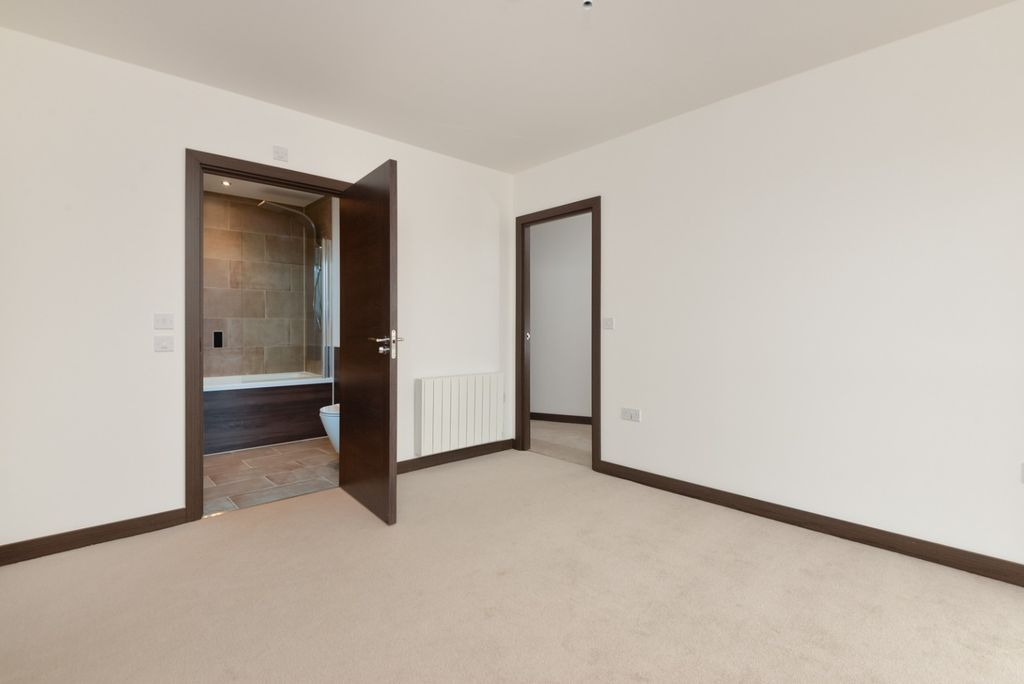 Property photo 3 of 13 4983075