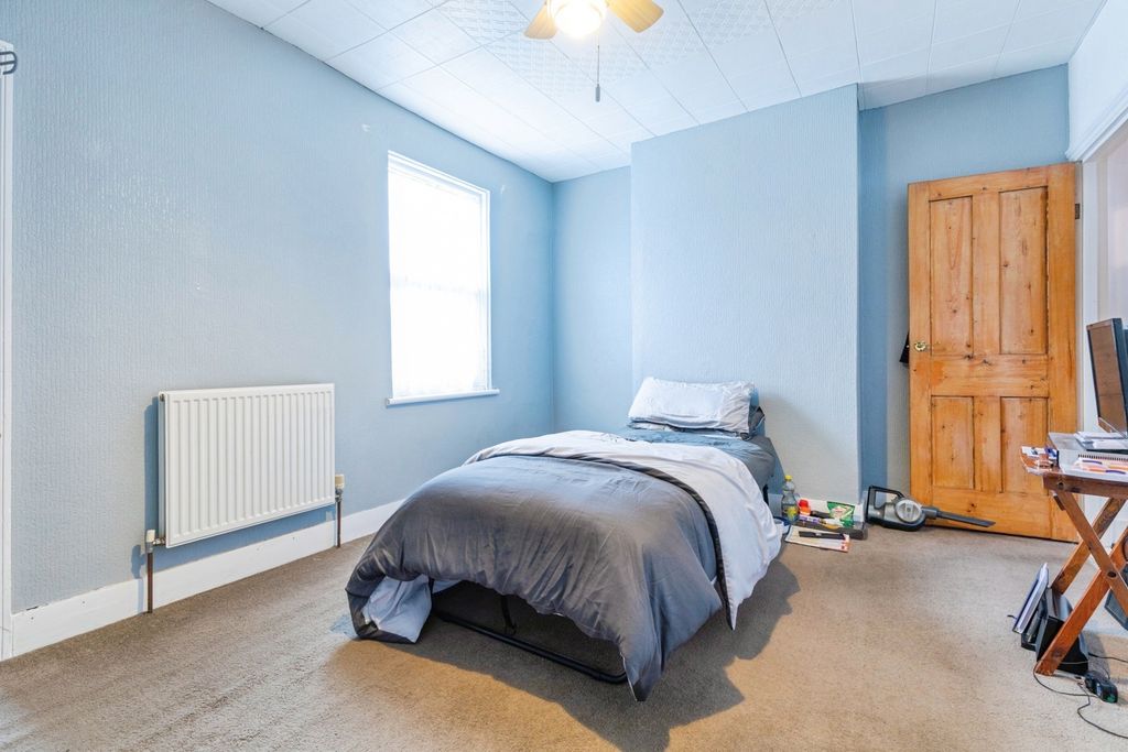 Property photo 2 of 19 Pbox-Img.Jpg