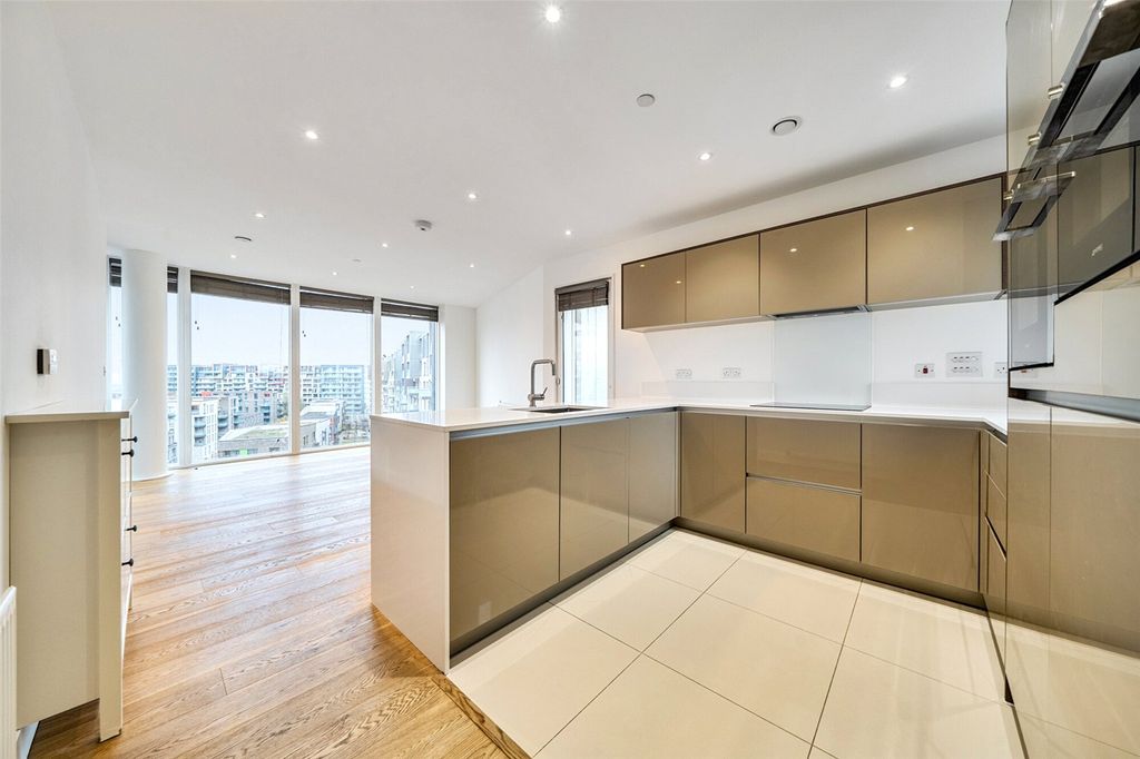 Property photo 3 of 20 Kitchen