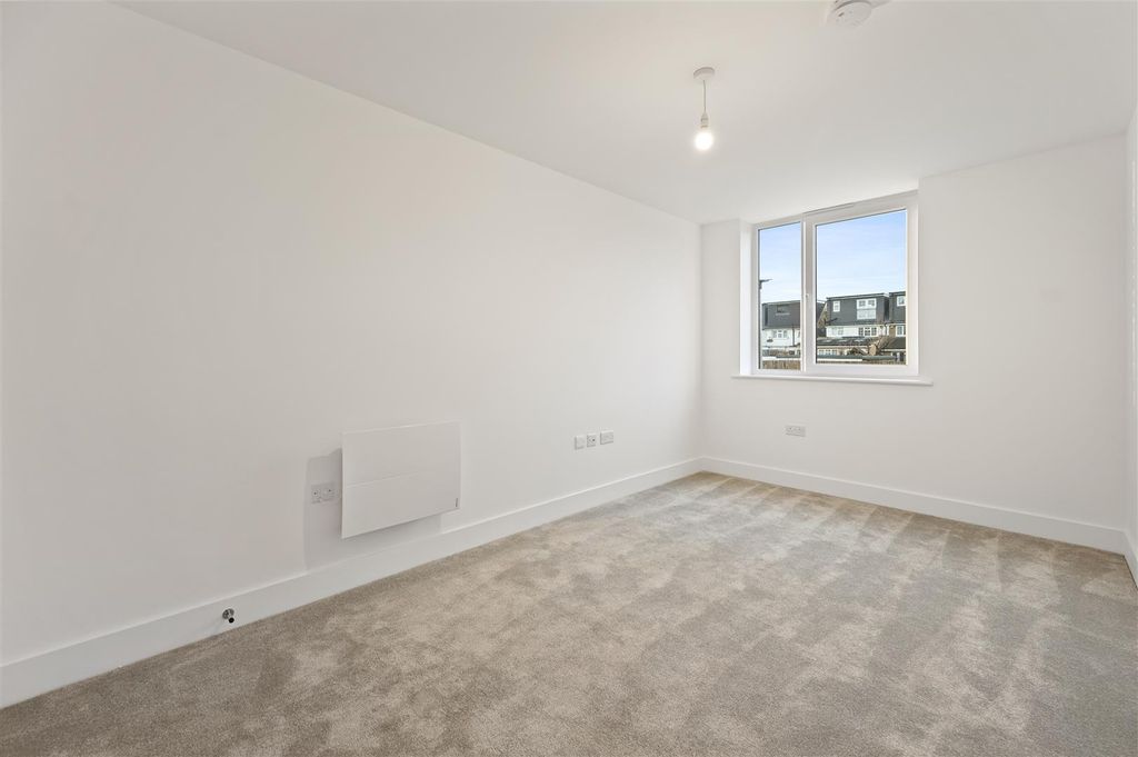 Property photo 2 of 13 Wrealty - 12 Sloane Court - Bedroom.Jpg