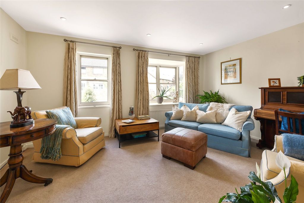 Property photo 2 of 11 Reception