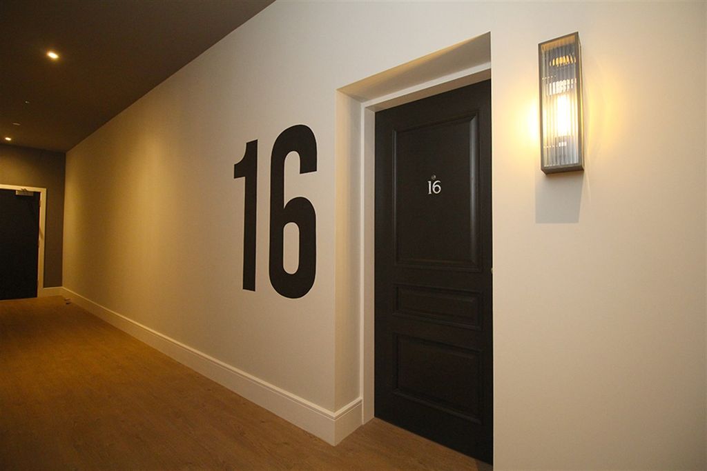 Property photo 1 of 33 Apartment Entrance