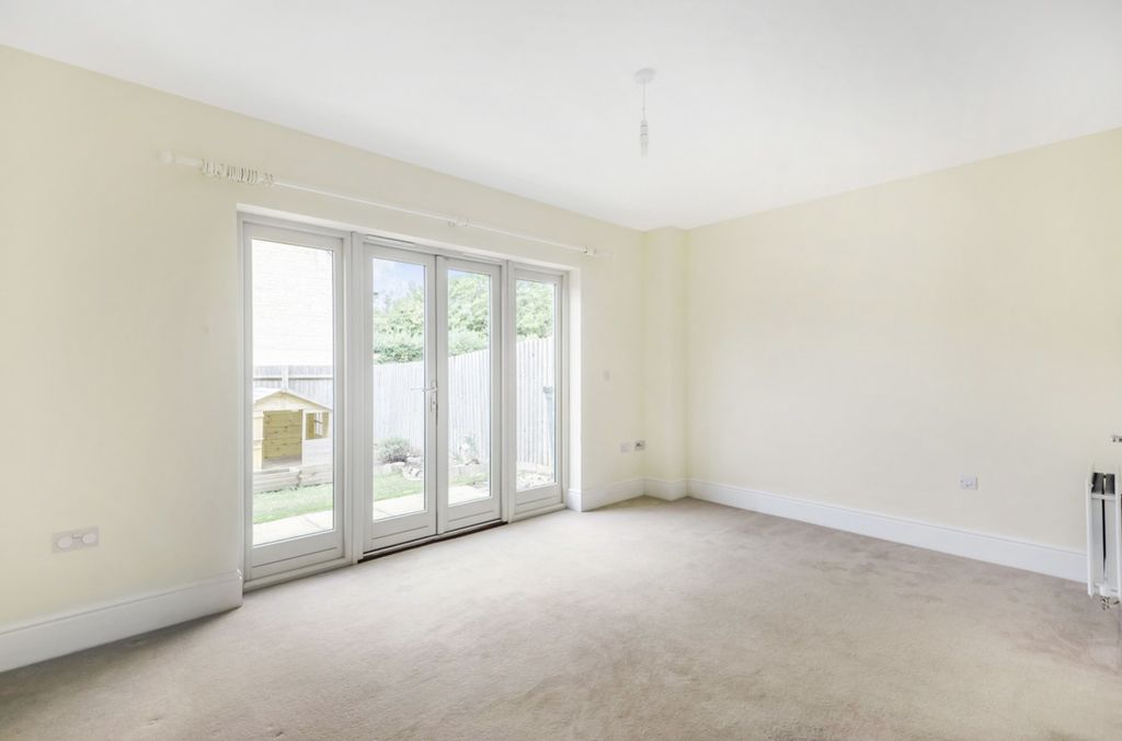 Property photo 3 of 14 879846 (2)