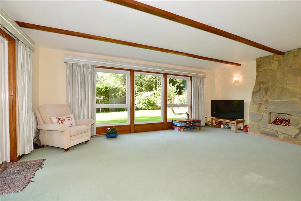 Property photo 1 of 14 Lounge