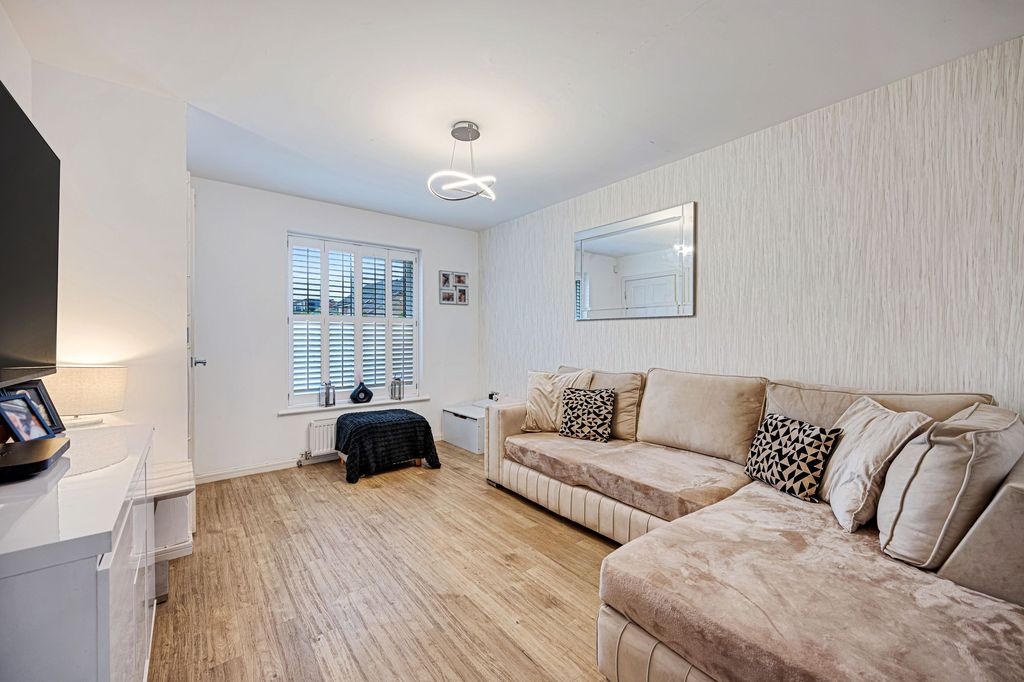 Property photo 3 of 36