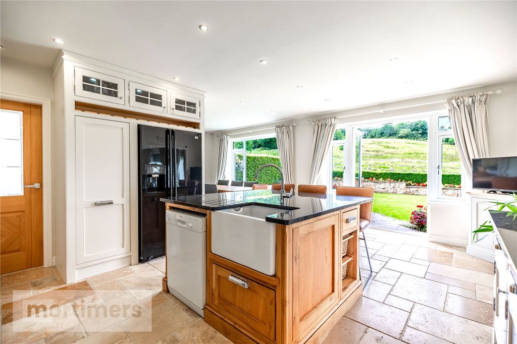 Property photo 3 of 34 Kitchen/Diner