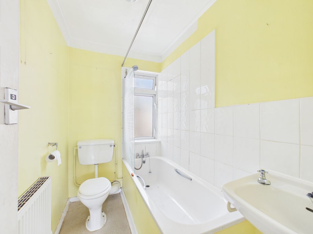 Property photo 3 of 7 Bathroom