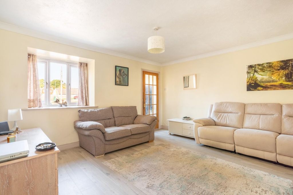Property photo 2 of 14 Ganders Close-7.Jpg