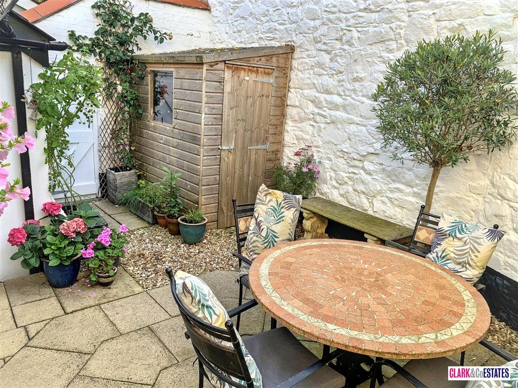 Property photo 3 of 10 Garden