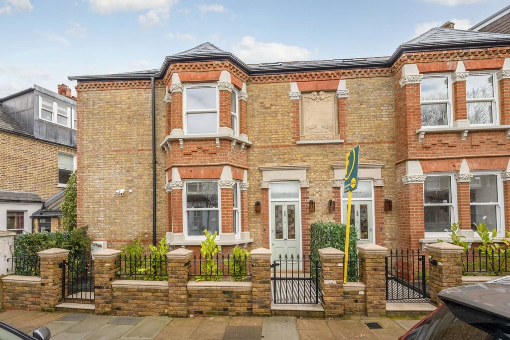 Property photo 1 of 30