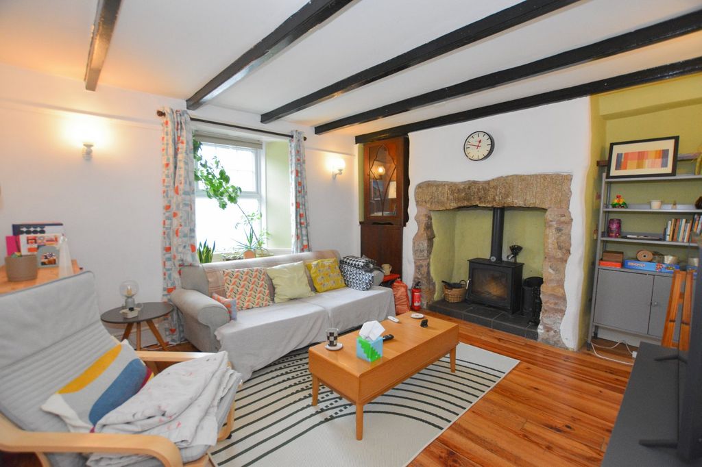 Property photo 2 of 13 Lounge