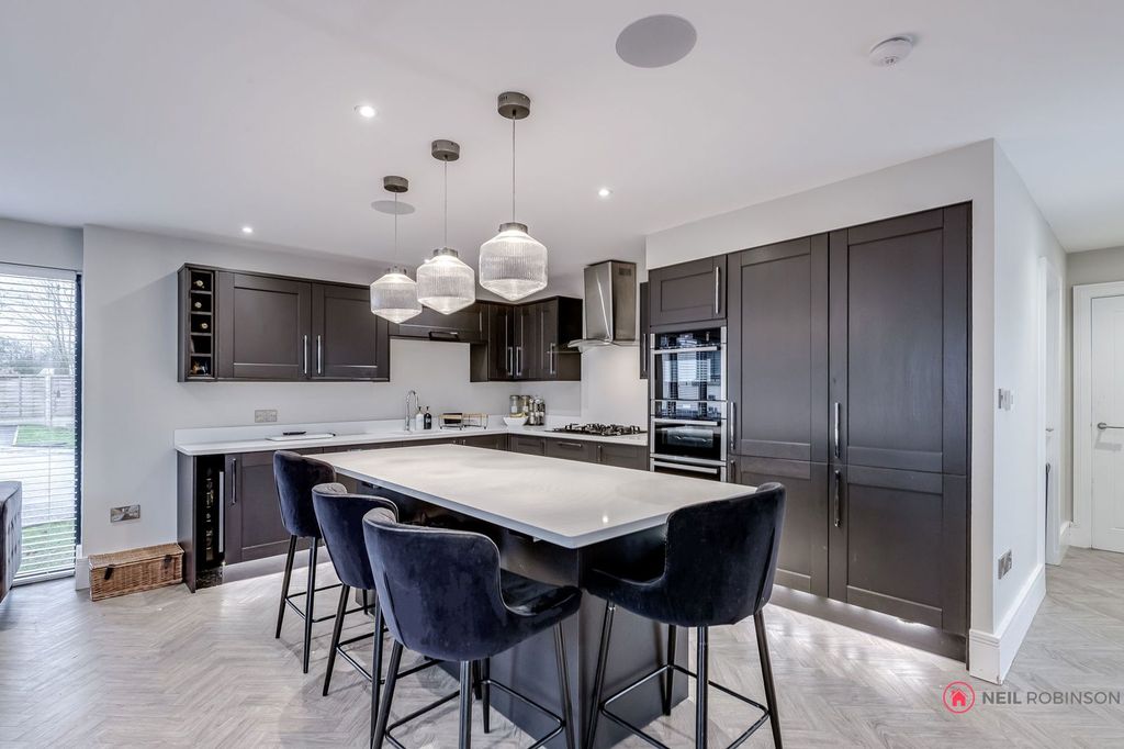 Property photo 3 of 34