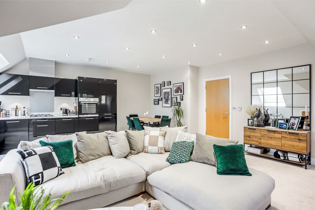 Property photo 1 of 13 Flat 11, Kinnaird Co