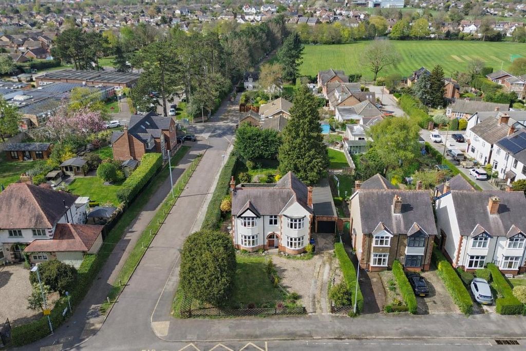 Property photo 2 of 29 Grove.Png