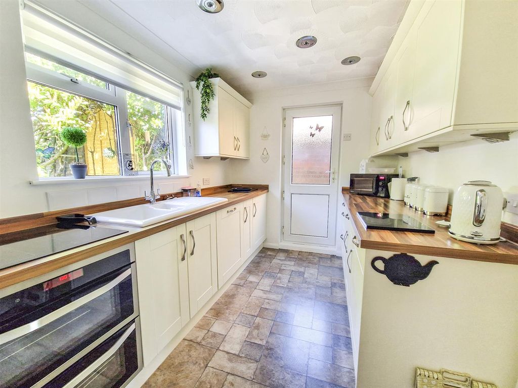 Property photo 3 of 27