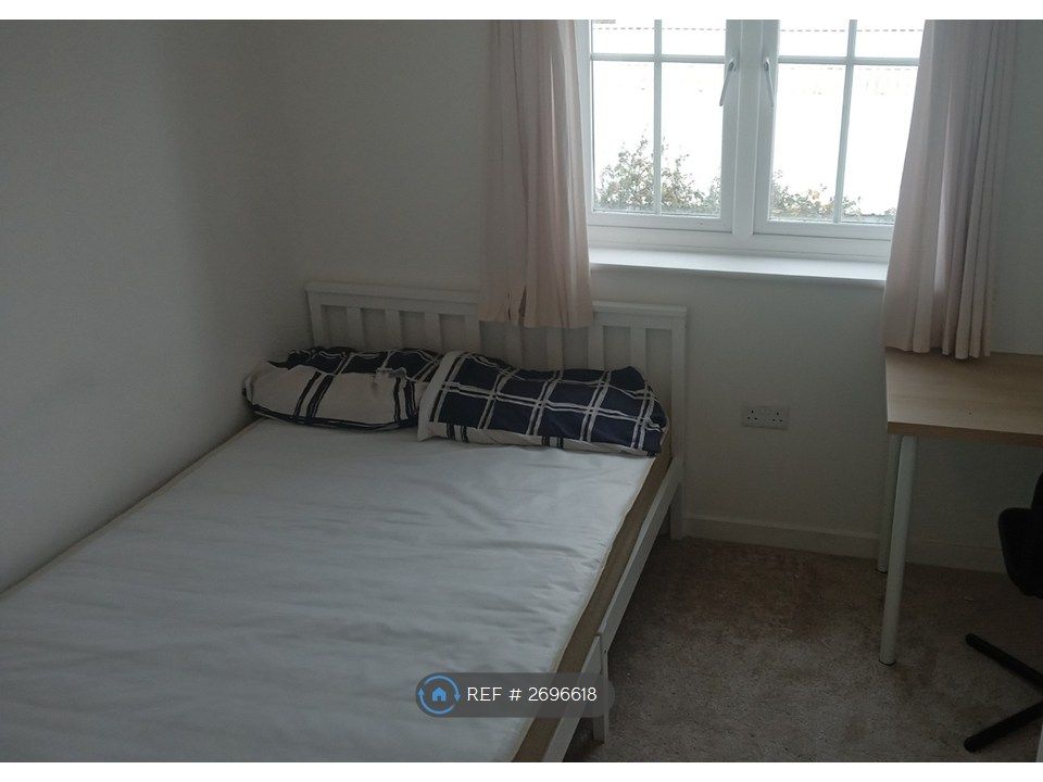 Property photo 2 of 5 Bedroom