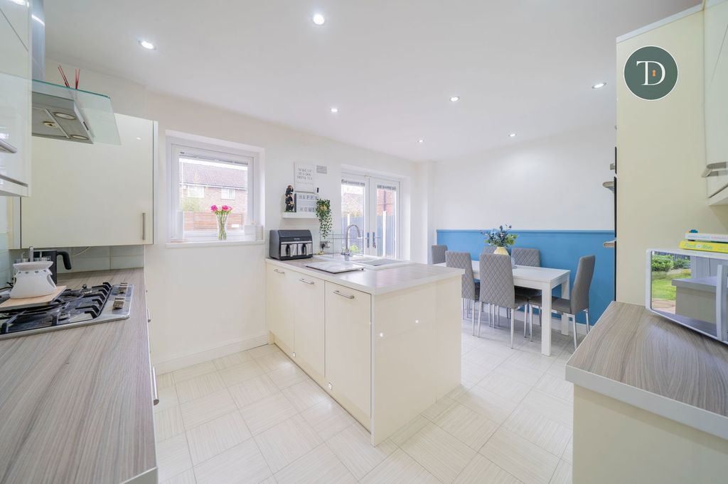 Property photo 3 of 25