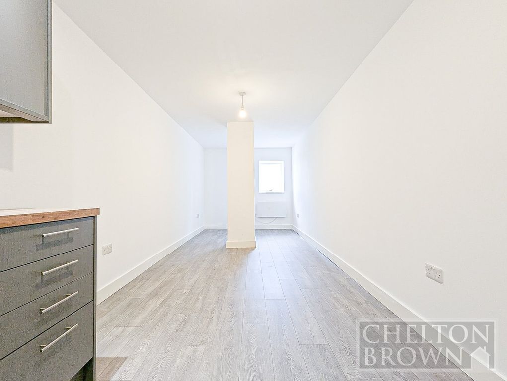 Property photo 2 of 16 Living Room/Kitchen