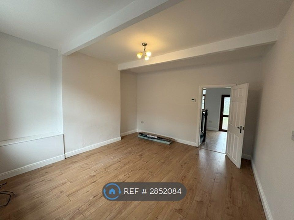 Property photo 3 of 20 Lounge