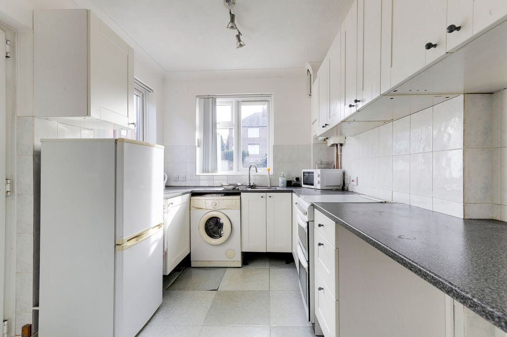 Property photo 3 of 25