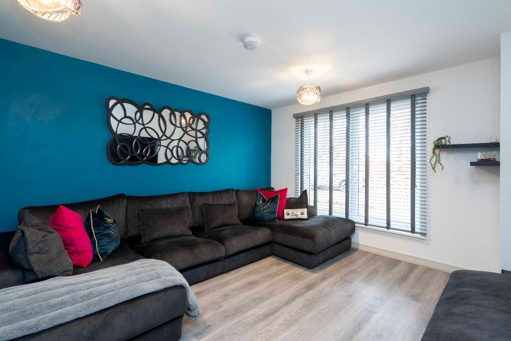 Property photo 2 of 32 4661964