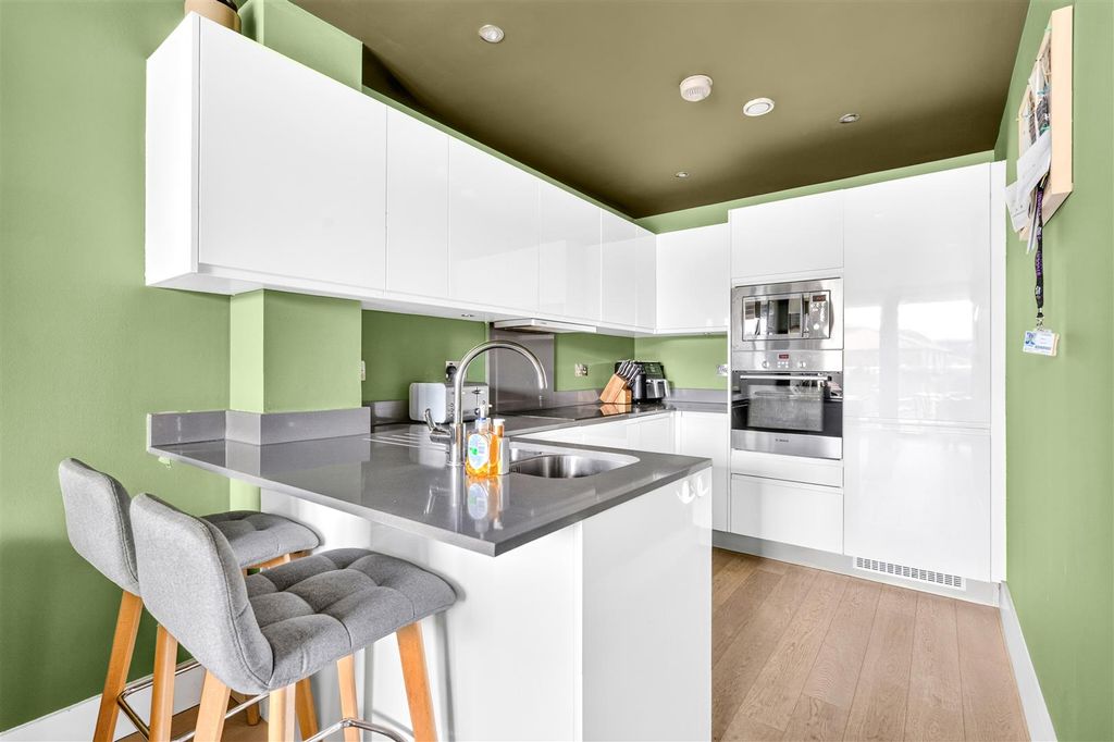 Property photo 3 of 24 Reception/Kitchen