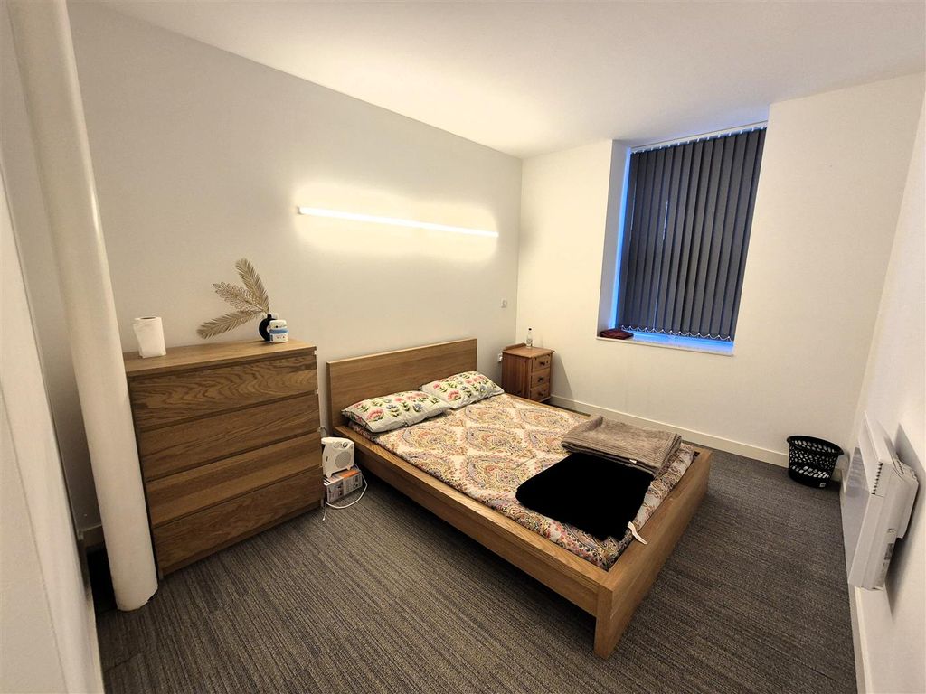 Property photo 2 of 12 Bedroom