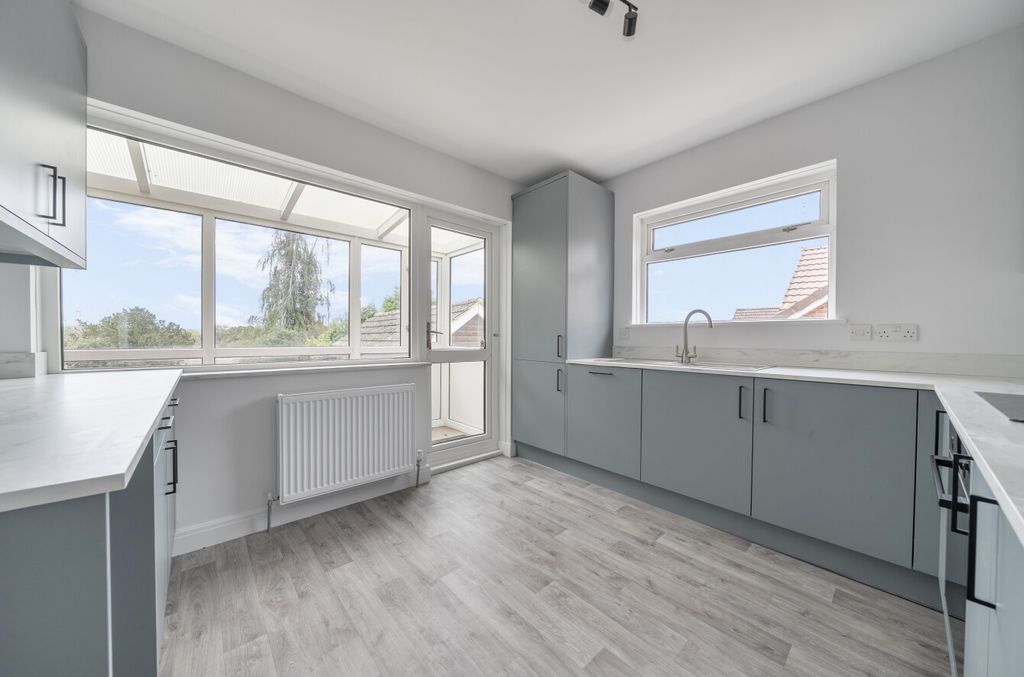 Property photo 3 of 12 1362864-19-68ee42...