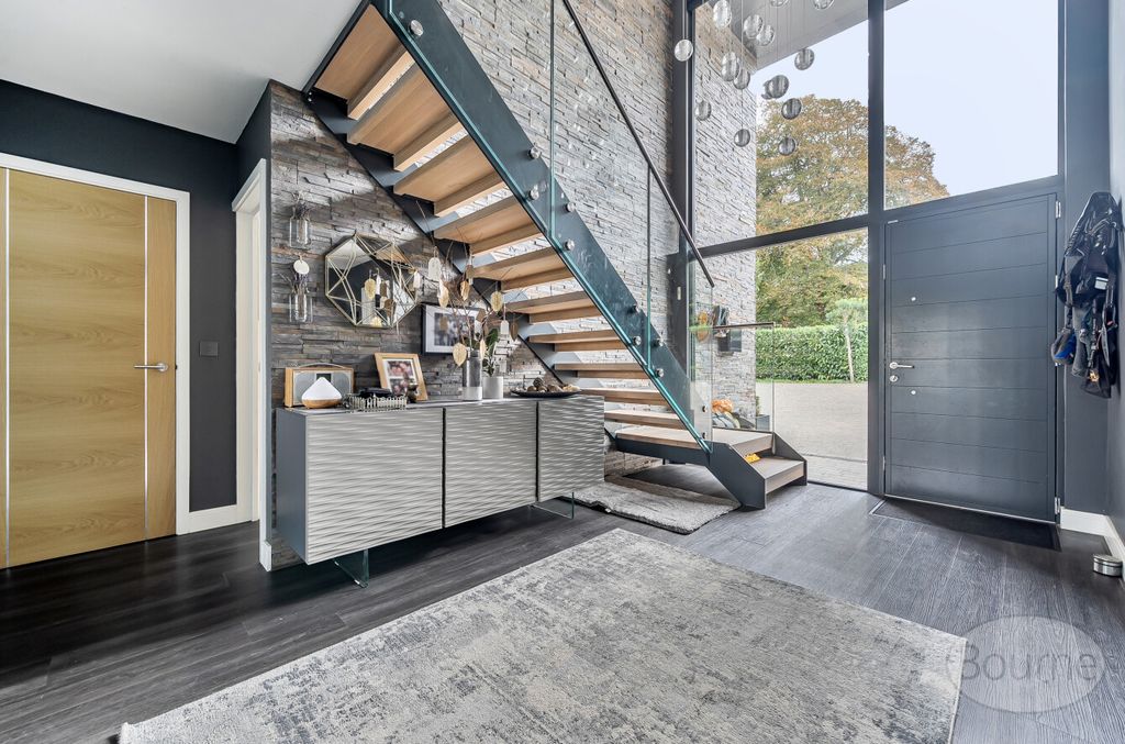 Property photo 2 of 20 4c836A10-Be07-484...