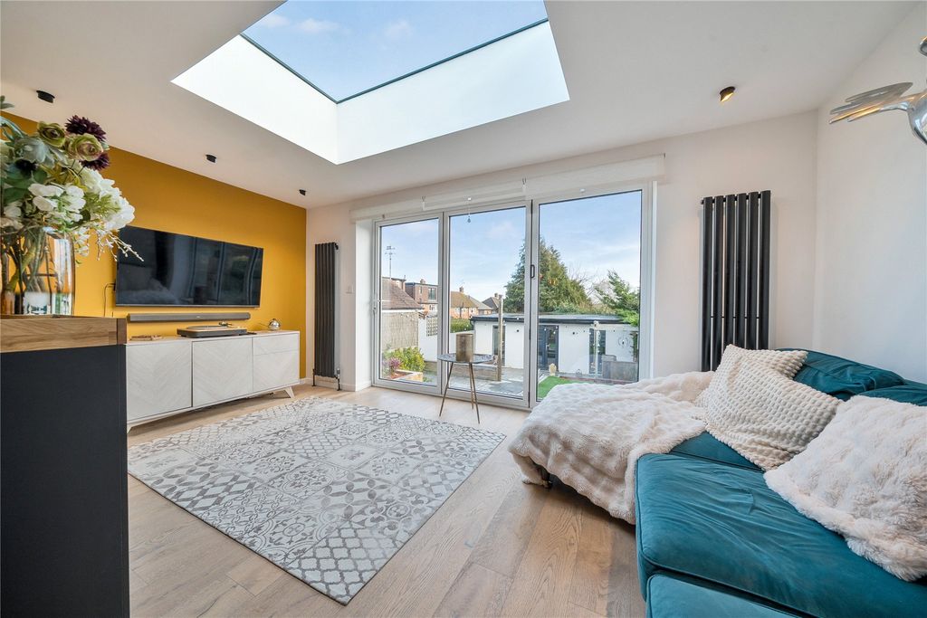 Property photo 3 of 23 Picture No. 15