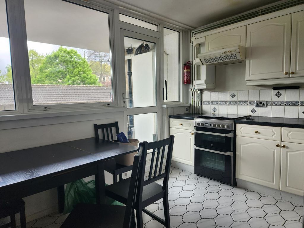 Property photo 2 of 9 Photo 4