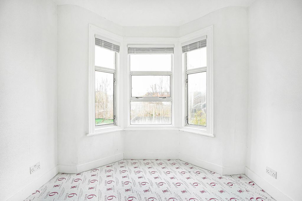 Property photo 2 of 15 Bedroom