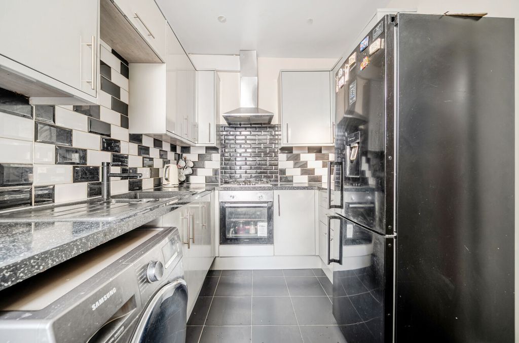 Property photo 2 of 8 1386427-4-693054A...