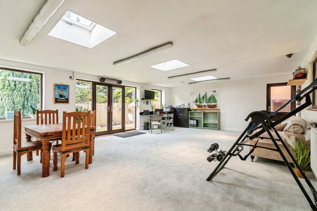 Property photo 3 of 22 Pbox-Img.Jpg