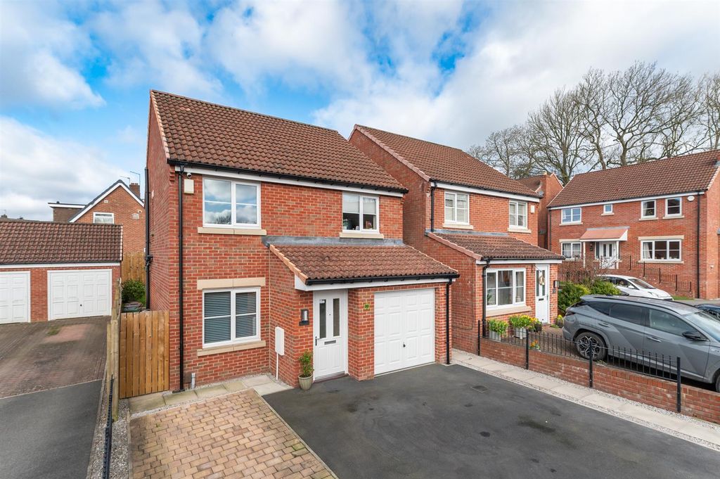 Property photo 1 of 22 Greenlea Close