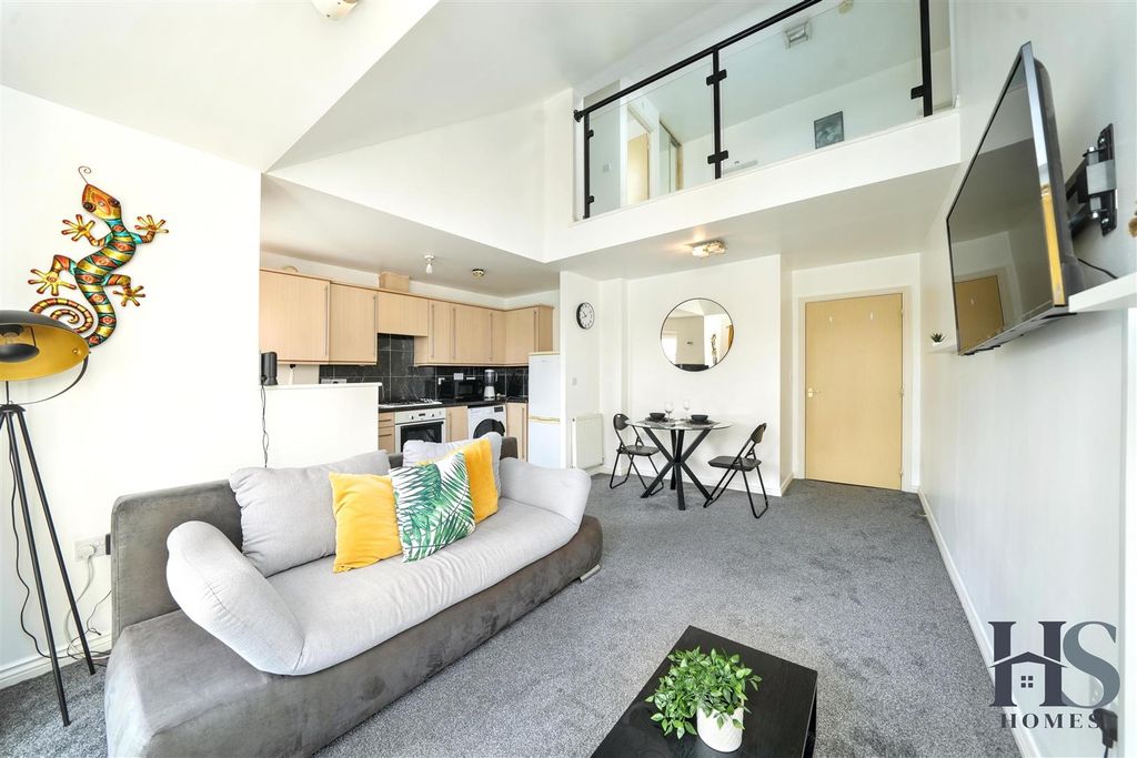 Property photo 3 of 15 Lounge Diner.Jpg