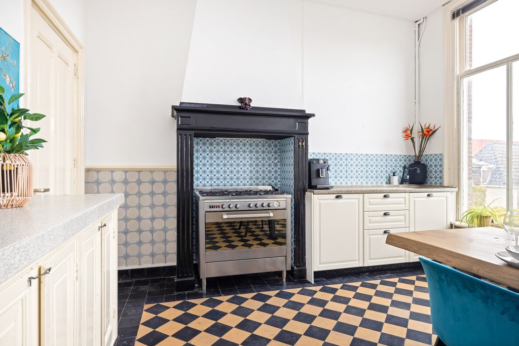 Property photo 3 of 46