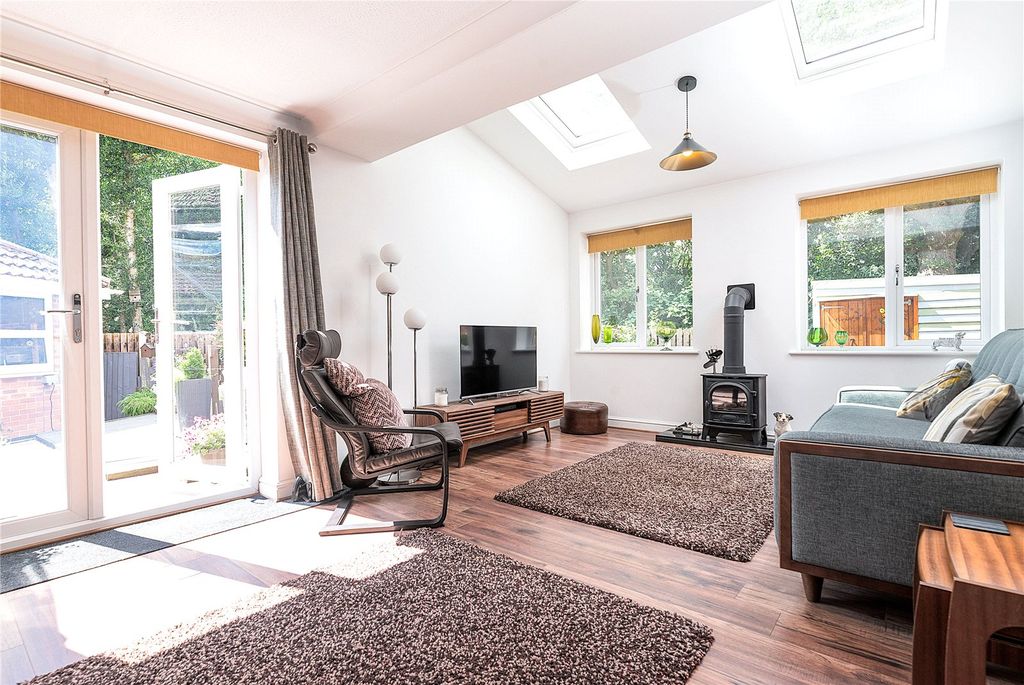 Property photo 2 of 23 Picture No. 15