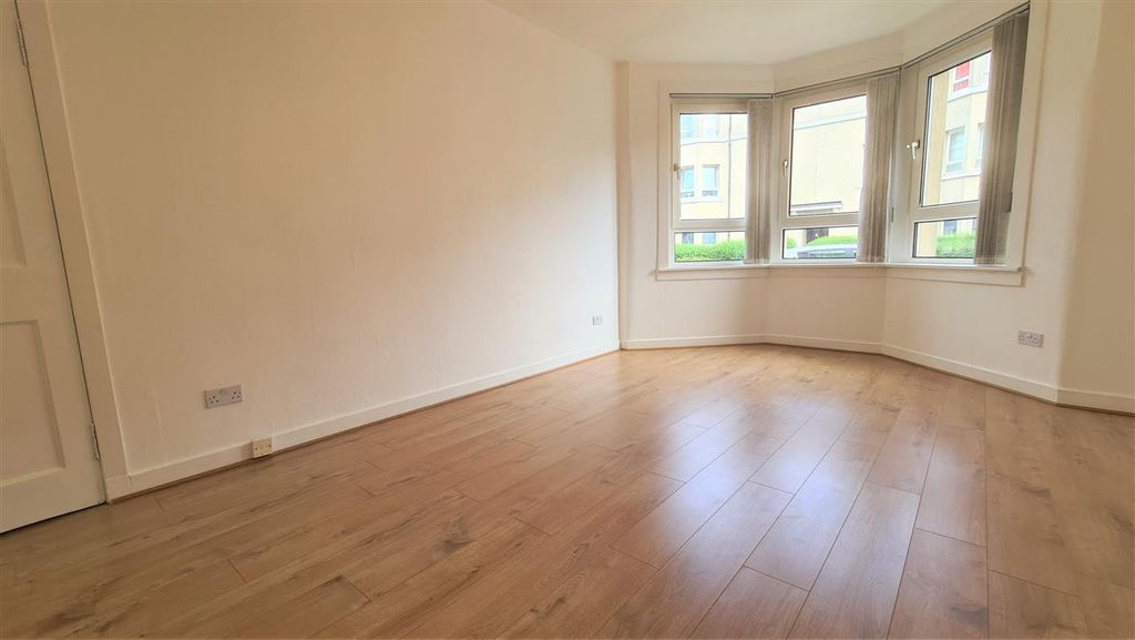 Property photo 2 of 12 Lounge