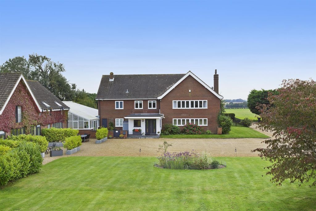 Property photo 3 of 19 Photo 2