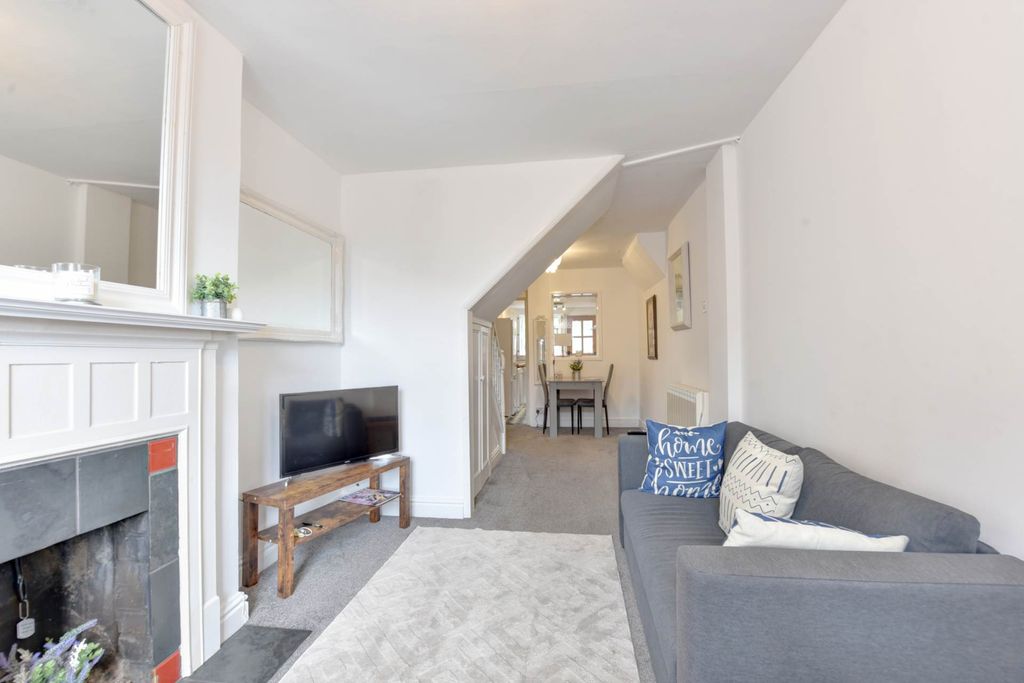 Property photo 2 of 12